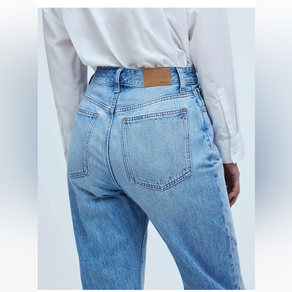 Madewell Curvy 90’s Straight Jeans in Revoir Wash - Picture 13 of 15